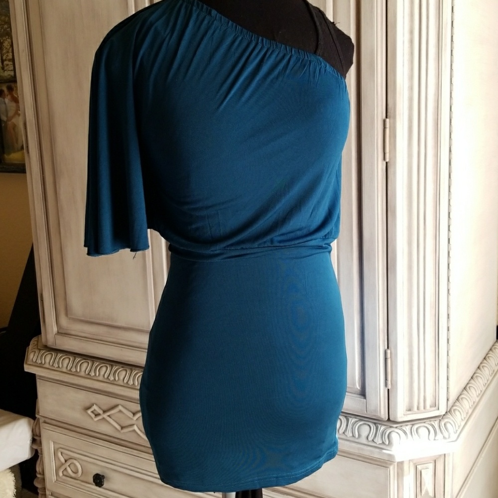 Short one sleeve dress